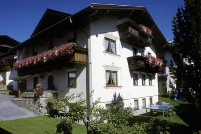 1_haus_schlatter_fiss_apartments_sommer.jpg